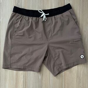 Vuori Kore Short 7” - Brown